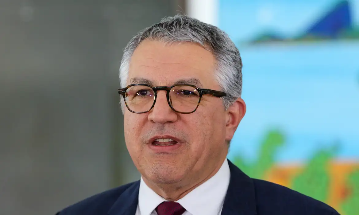 Padilha conversa com a imprensa sobre transição no Ministério da Saúde