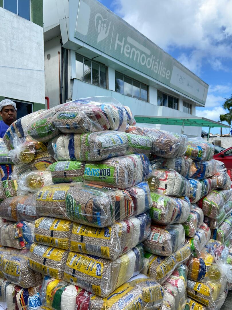 CBMBA entrega mais de 200 cestas básicas para pacientes em hemodiálise do Instituto de Nefrologia Alayde Costa