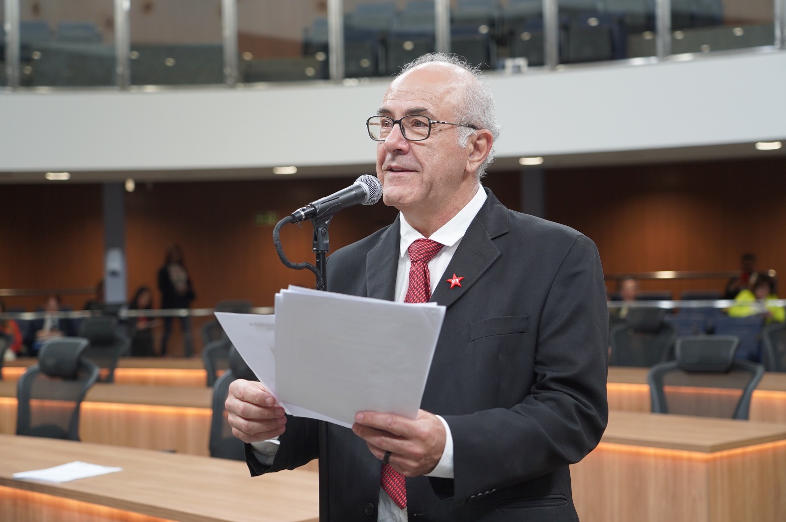 Mauro Rubem propõe cofinanciamento para ampliar tratamento de hemodiálise