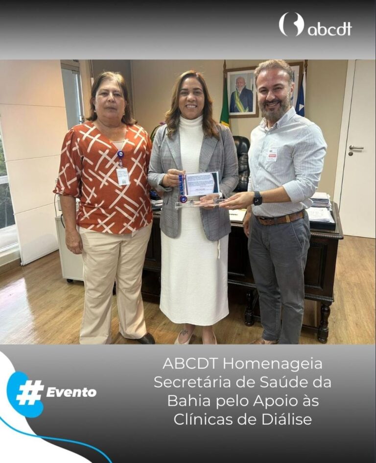 ABCDT homenageia Secretária de Saúde da Bahia pelo Apoio às Clínica de Diálise